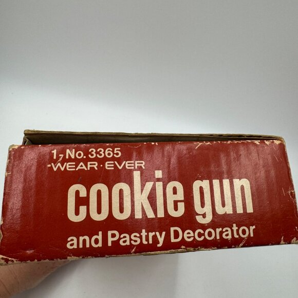 Vintage Wear Ever Cookie Press in Original Box One disc is missing - Picture 6 of 10